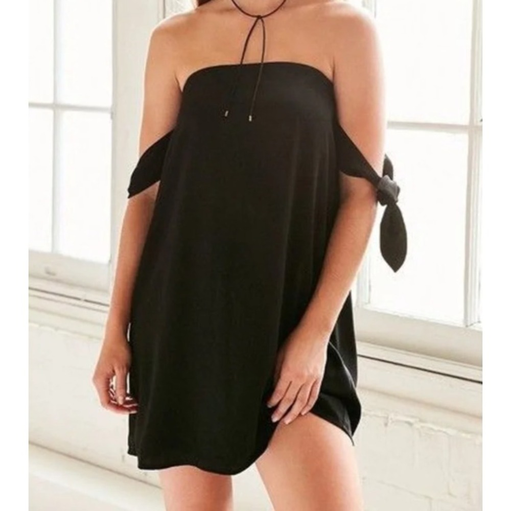 Kimchi Blue Dress Womens M Black Tie Shoulder Shift Mini Cold Shoulder Urban